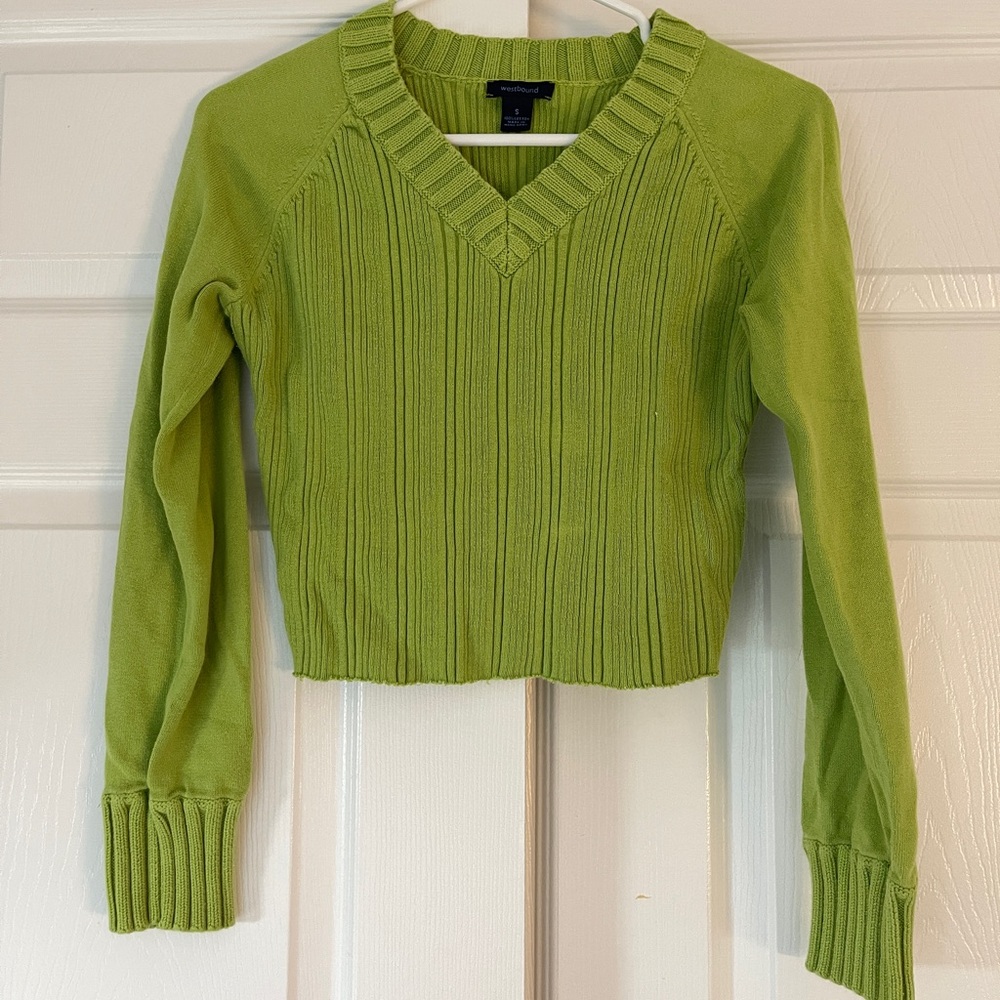 Green cropped sweater | vintage v-neck women’s sweater
